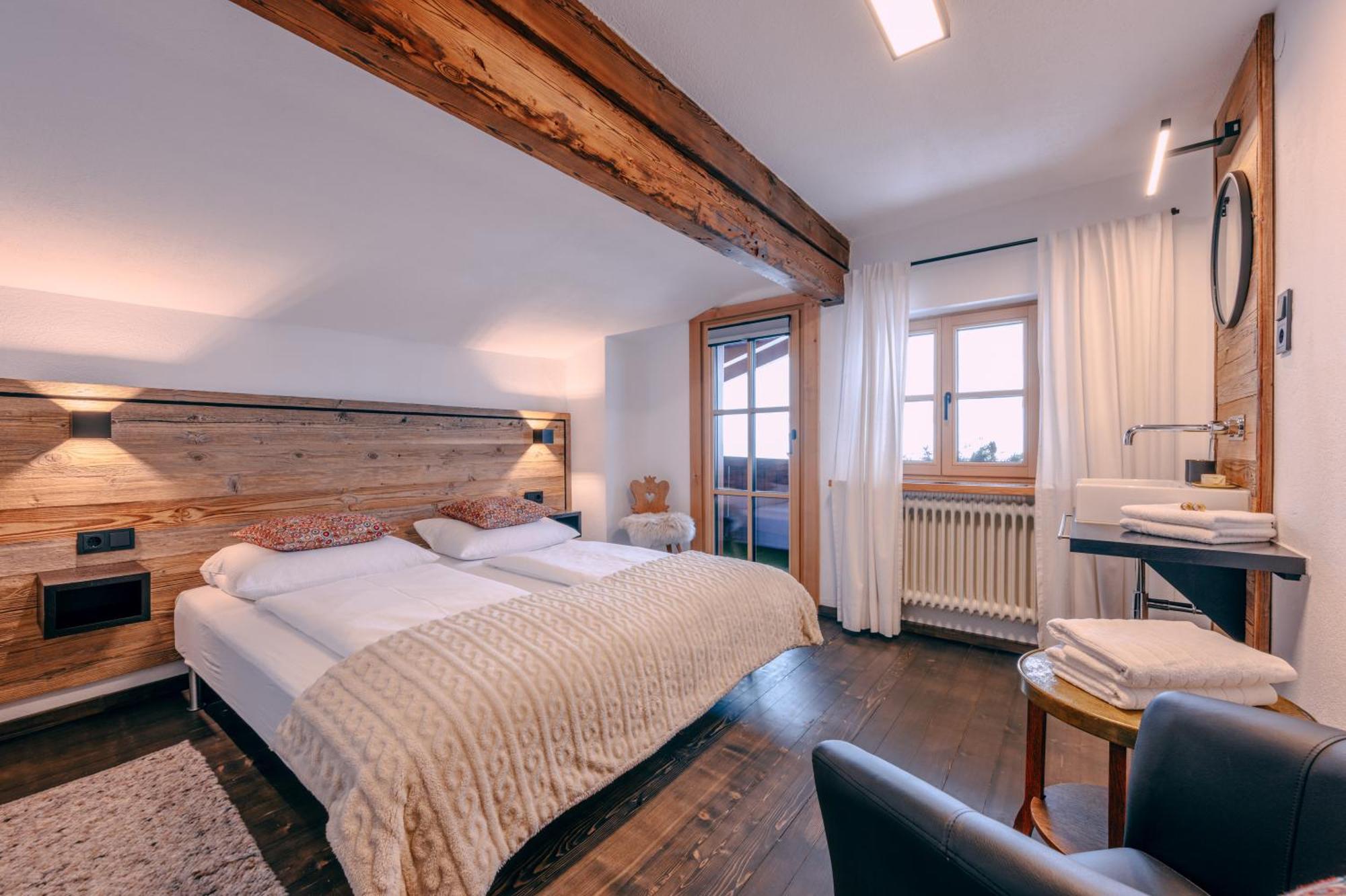 Haus Richard Falch - Inklusive Kostenloser Premium-Sommerkarte Sankt Anton am Arlberg Bagian luar foto