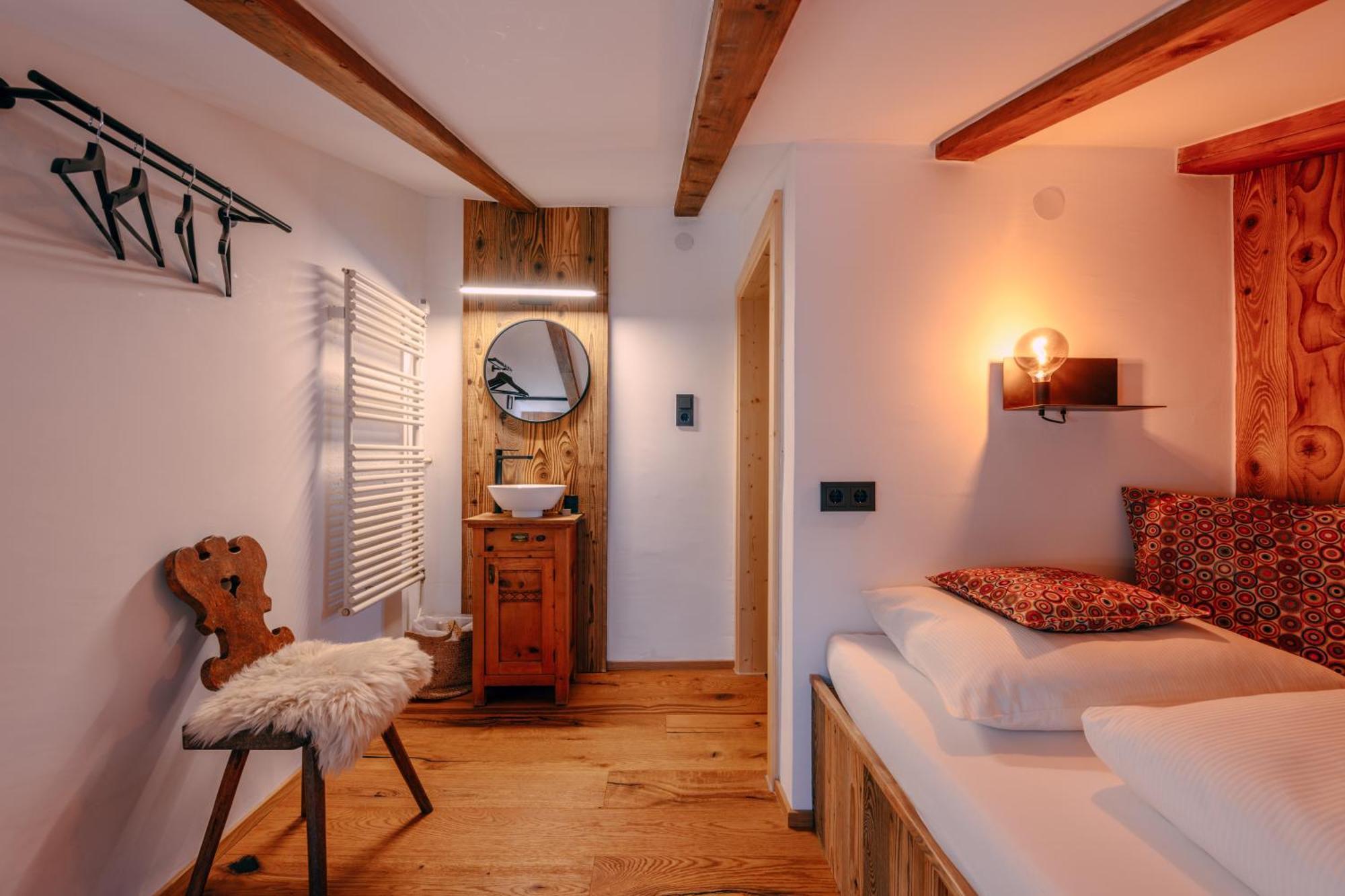 Haus Richard Falch - Inklusive Kostenloser Premium-Sommerkarte Sankt Anton am Arlberg Bagian luar foto